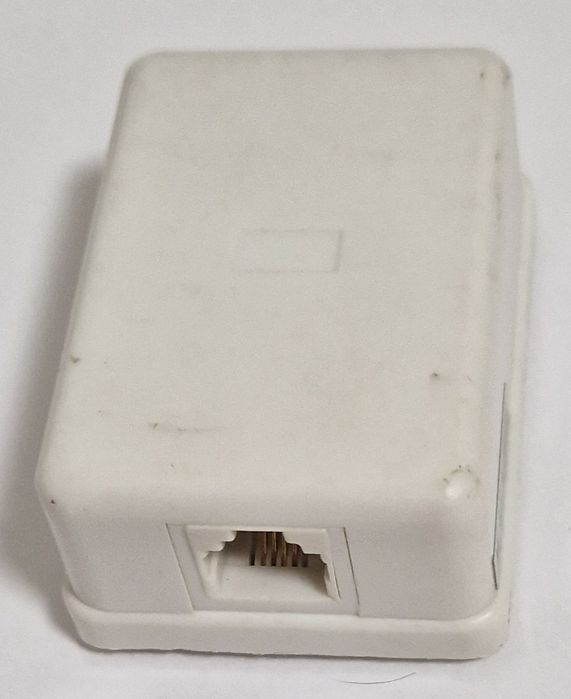 Gniazdo puszka telefoniczna natynkowa