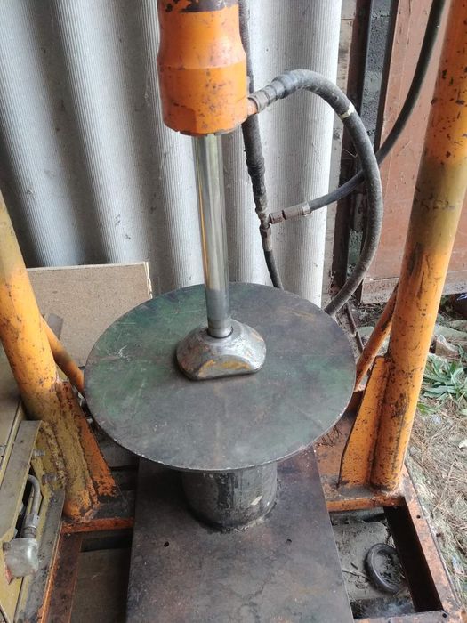 Прес гідравлічний ручний.