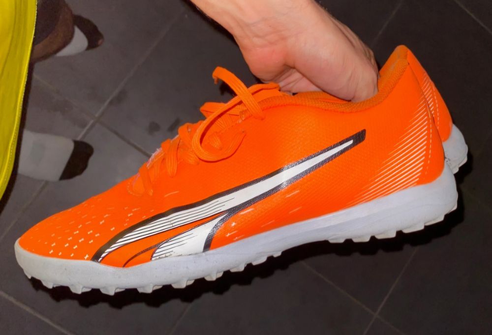 Chuteiras Turf Puma n.⁰ 43 (28 cm)

Mandei vir mas ficam grandes.

Tri