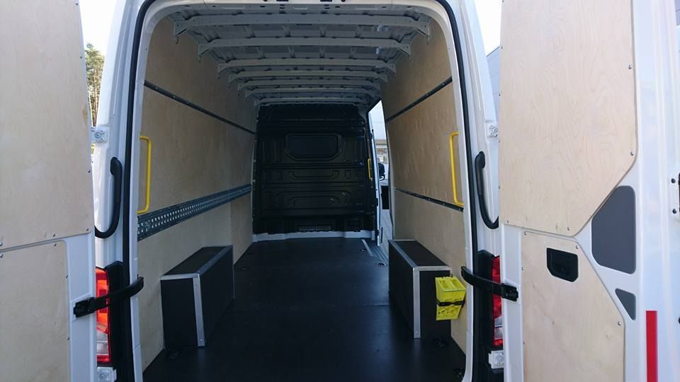 VW Crafter L5H2 Zabudowa podłoga i boki obicie auta