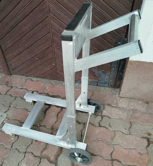 Stojak do silników zaburtowych