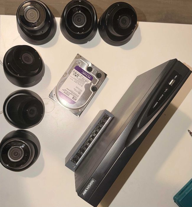 Zestaw kamer 6 kamer 5Mpx rejestrator 16 kanałowy PoE HIKVISION 4TB