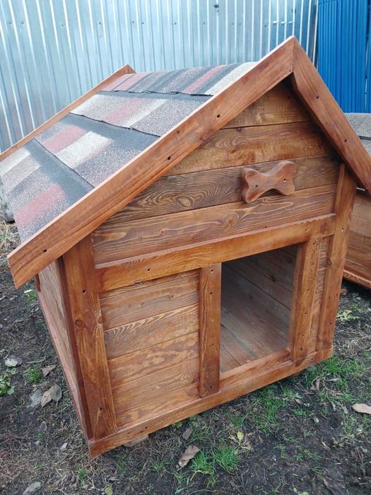 Будки для собак та котів