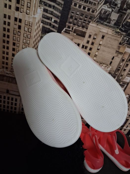 Buty do wody sandałki na rzep 29 30 dziewczynka  NOWE