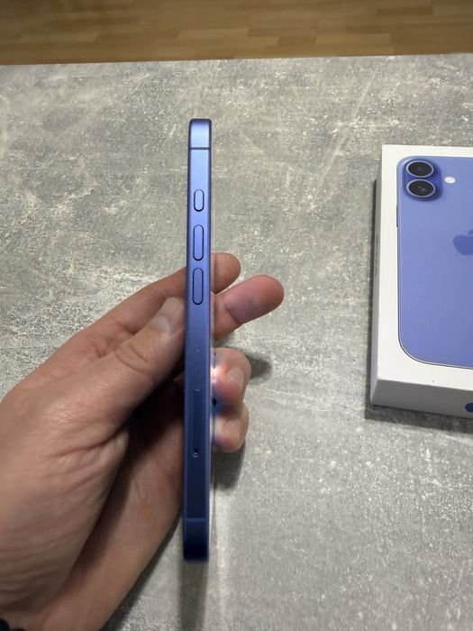 iPhone 16 Ultramarine 128 GB  Stan idealny Bateria 100%