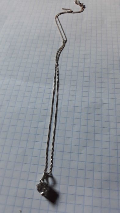 Sprzedam srebrny łańcuszek z wisiorkiem