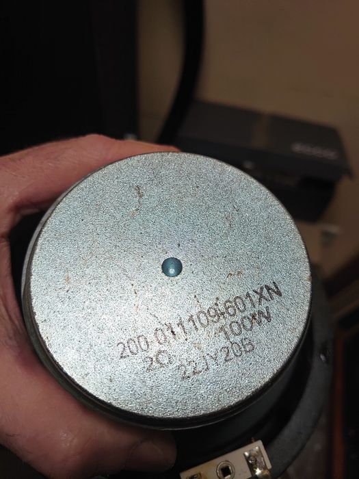 Мощный 16,5мидбам в трехполоску.2 ом. Yamaha