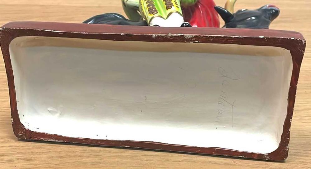 Estatueta antiga, touro e toureiro em barro