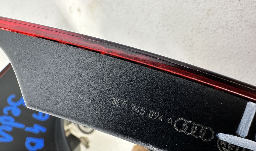 Audi A4 B7 Sedan lampa prawy tył w błotnik klapę tylna prawa