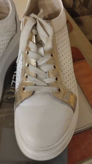 Białe sneakersy Venezia .39