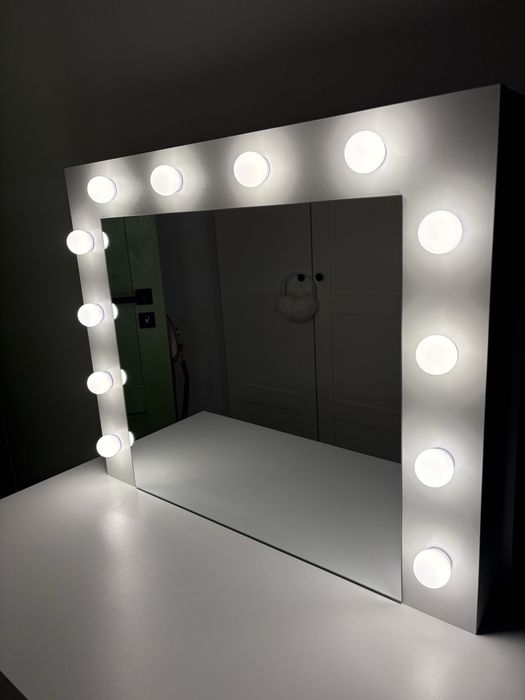 Toaletka ze swiatłami