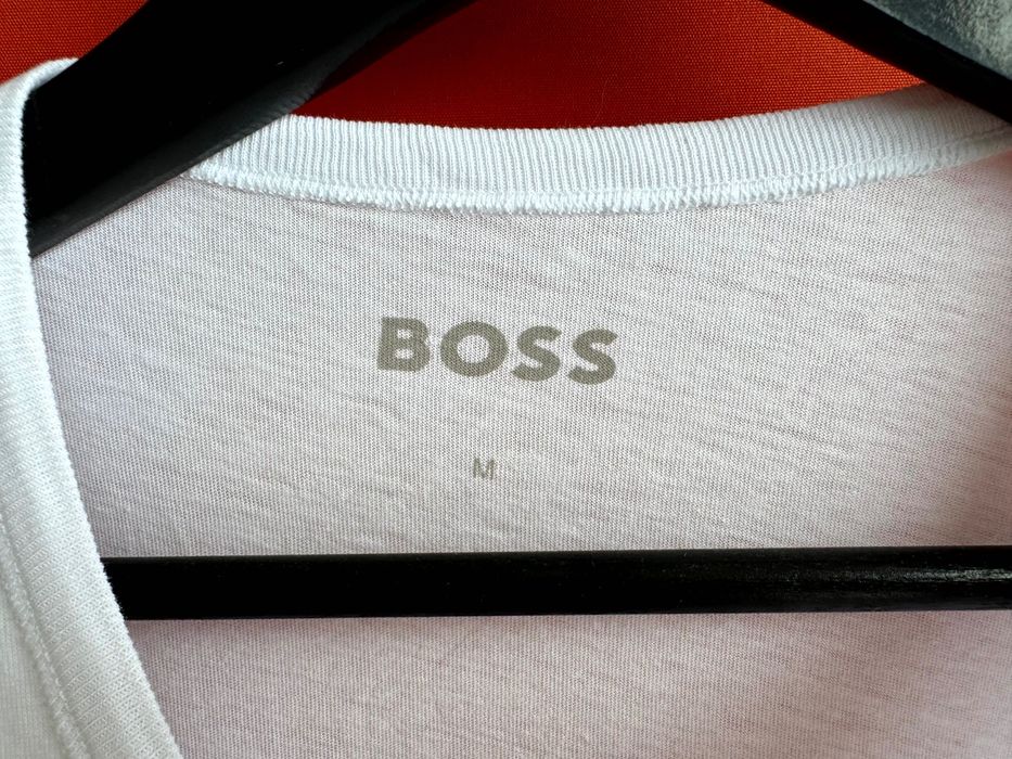 HUGO BOSS оригінал чоловіча біла базова футболка розмір M