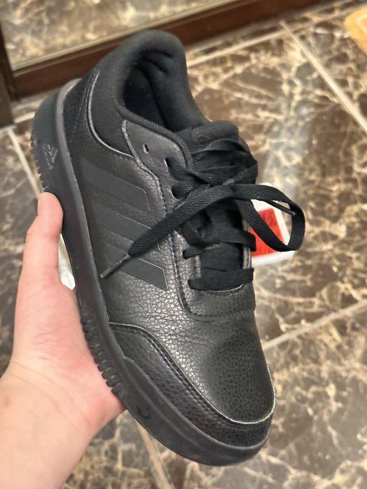 красовки adidas новіі