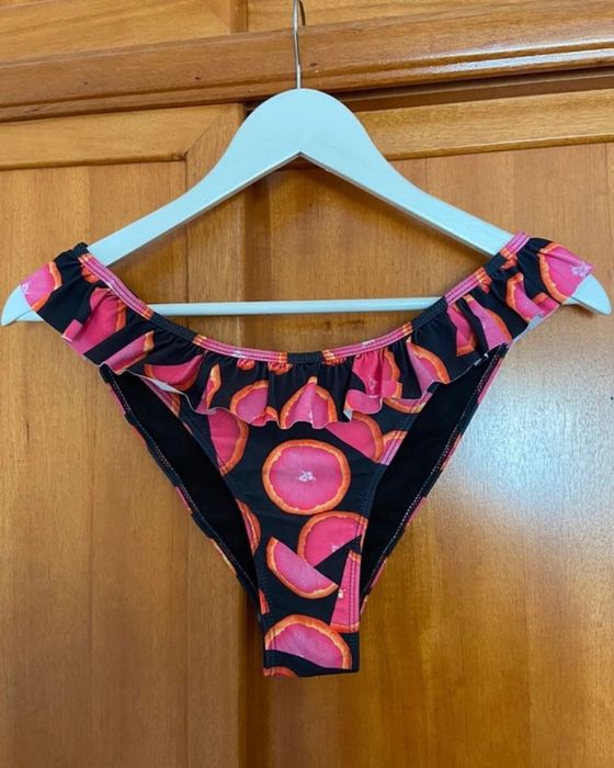 Cueca e top Bikini toranjas usado