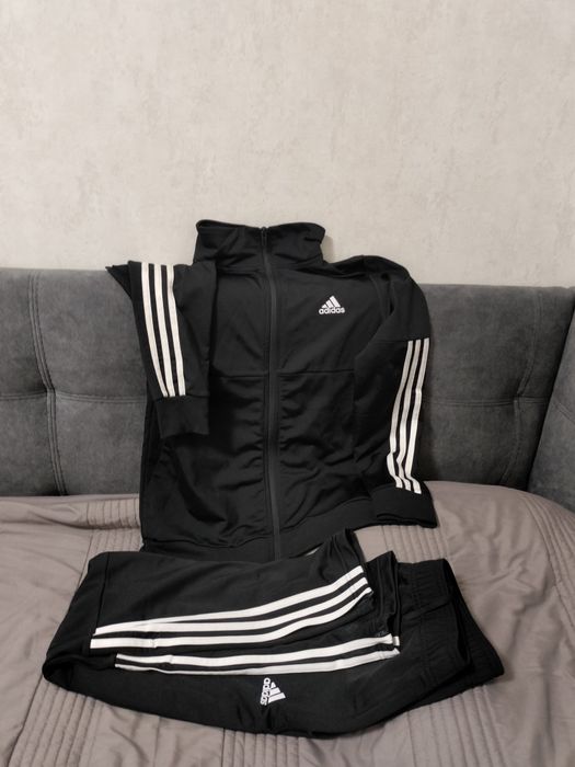 Костюм adidas 13-14 років.
