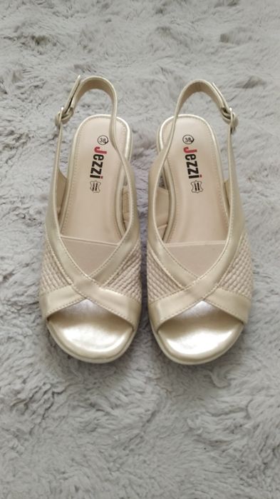 Sandały firmy Jezzi