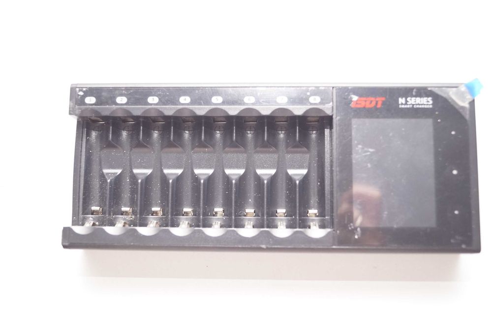 ISDT N8 inteligentna ładowarka szybkiego ładowania 8 akumulatorków AA