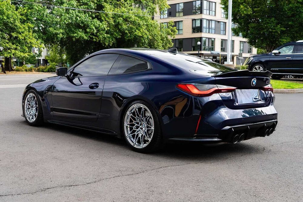 BMW M4      2021
