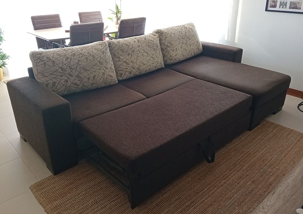 Sofá com cama e baú