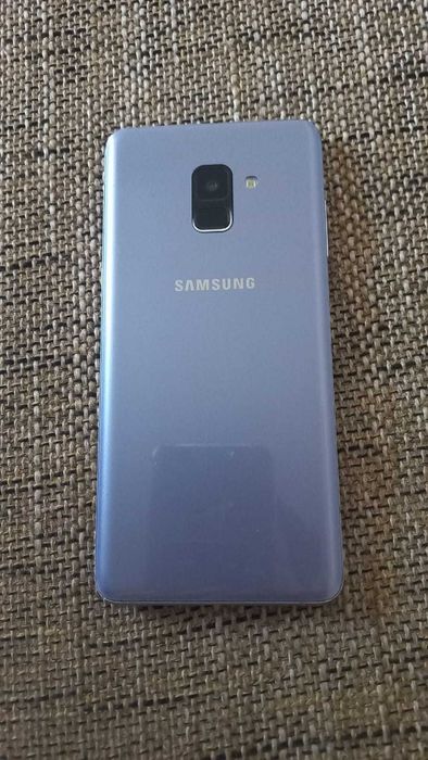 Телефон Samsung а8+