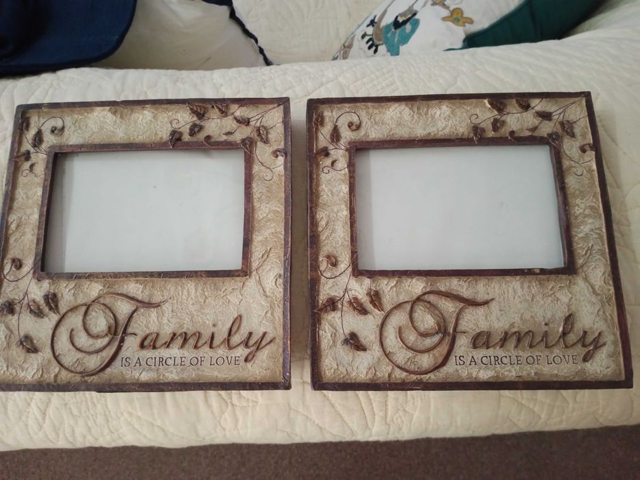 dwie ramki na zdjęcia
