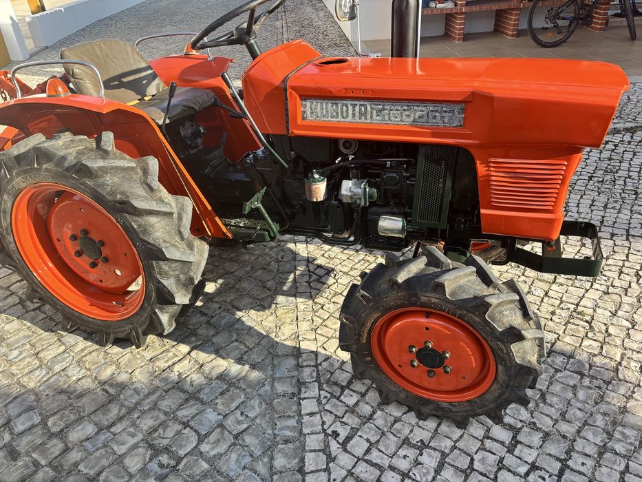 Trator Kubota L1500DT com fresa