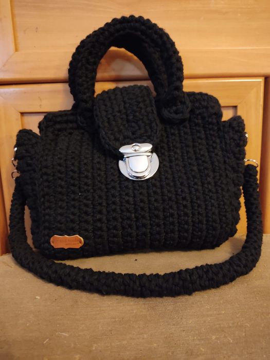 Mala em croche preto