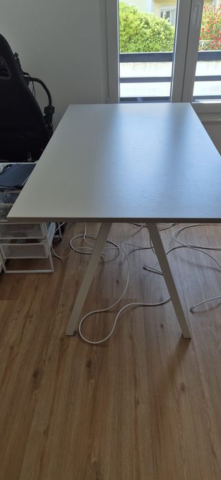 Secretaria IKEA TROTTEN – 140 x 80 cm