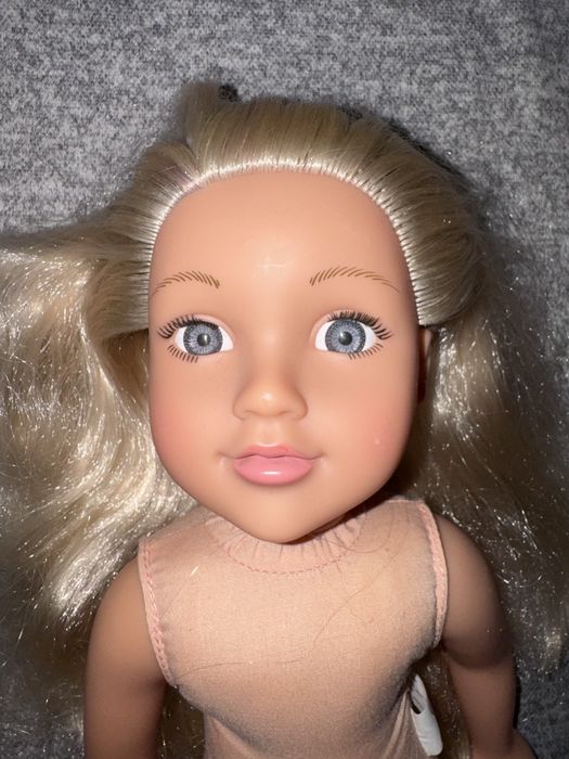 Кукла Designa Friend Collection с комплектом одежды. Велика лялька