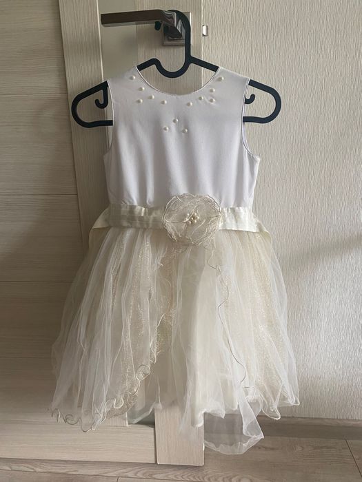 Святкове плаття для дівчинки