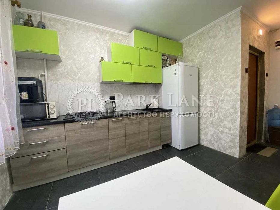 Продаж 3-кім. вул. Каштанова,8 Євроремонт  на 3 поверху