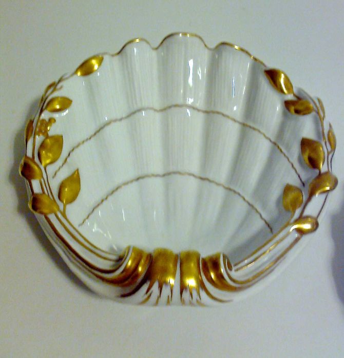 Concha da Vista Alegre  com aplicação de ouro