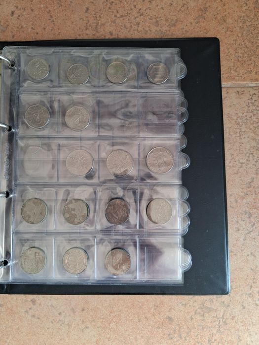 Coleção de 300  moedas portuguesas comemorativas e antigas – 3 pastas numismática