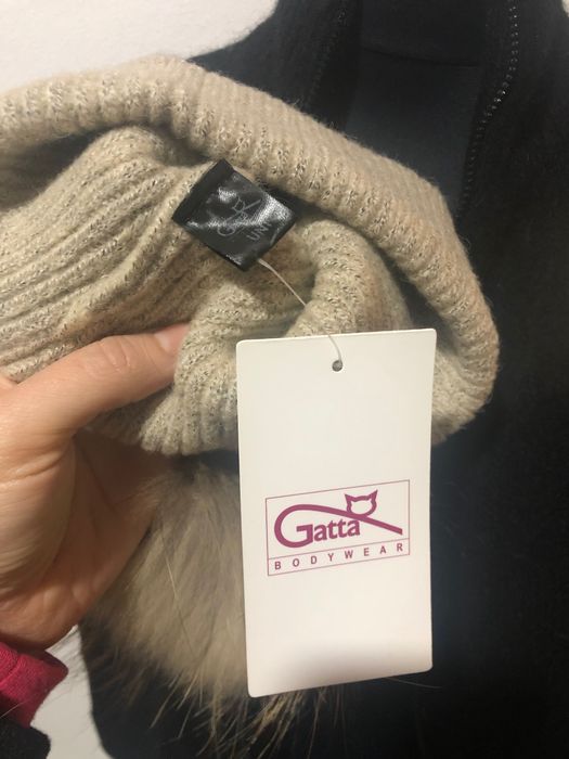 Beżowa czapka Gatta duży pompon naturalne futro