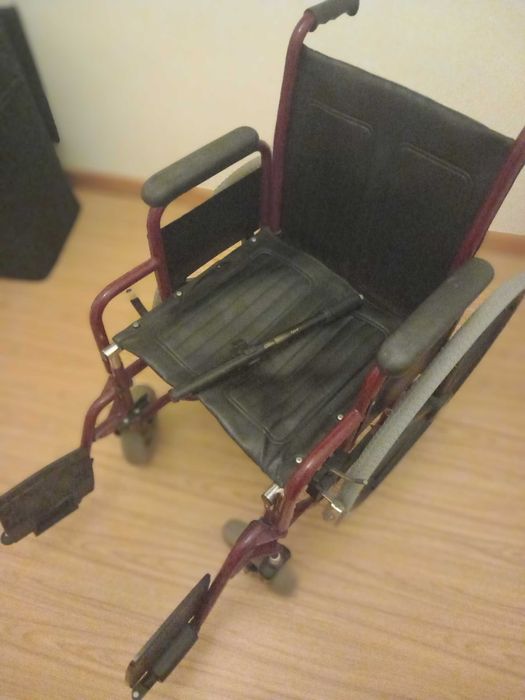 Vendo cadeira de rodas