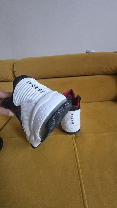 Buty Jordan Max Aura 2 Bloodline rozmiar 38