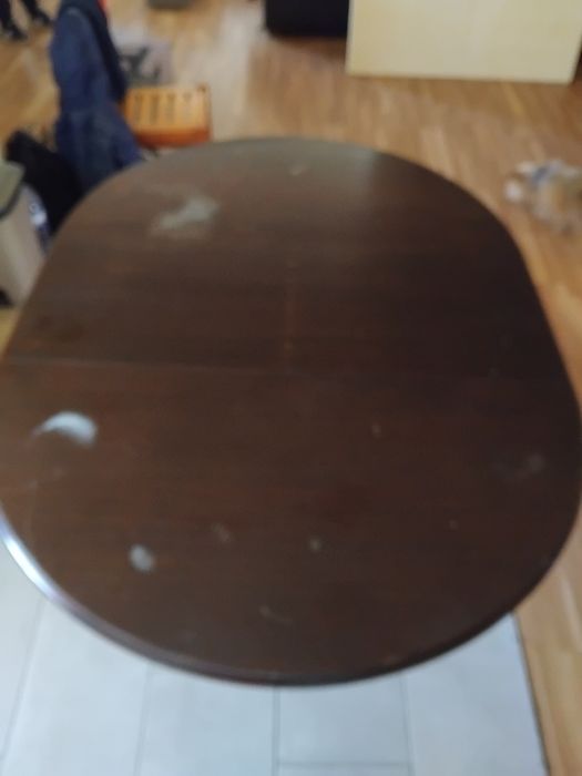 Mesa em madeira  extensível  com pouco uso