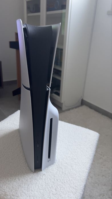Playstation 5 Standard com 2 comandos (1 TB - Branco)