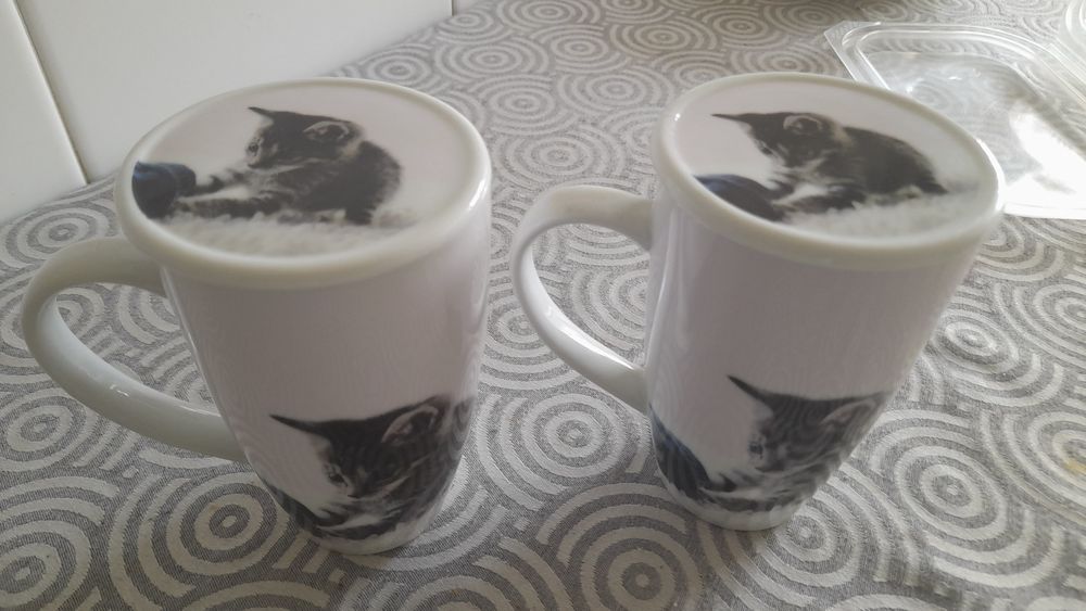 Canecas com tampa em loiça