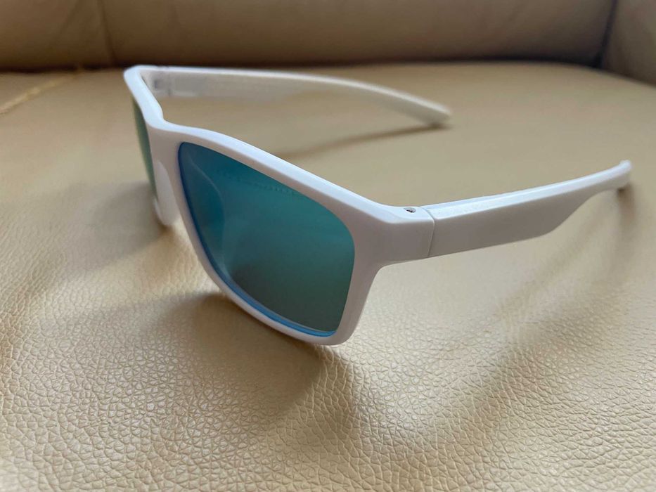 Okulary przeciwsłoneczne białe niebieskie szkła styl Oakley