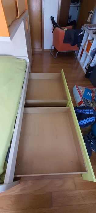 Beliche para crianças com armário e gaveta – ótimo estado