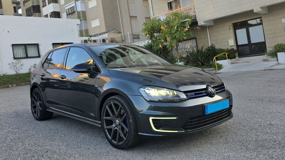 Volkswagen Golf GTE Hybrido plug-in aceito retoma