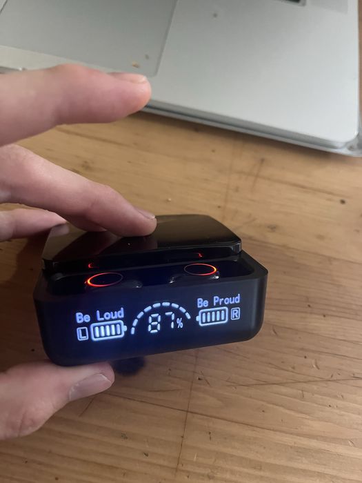 Auriculares TWS quase nunca usados