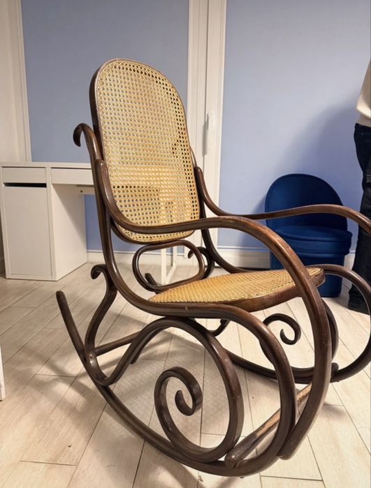 Bujane krzesło drewniane typu „Thonet”