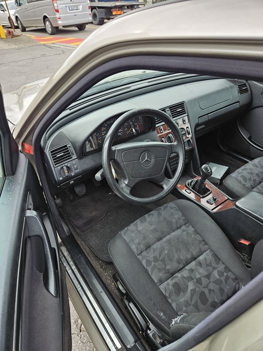 Mercedes-Benz W202 Classic C 220 Diesel de 1997 para peças