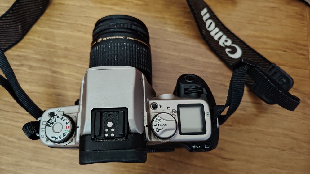 Máquina fotográfica Canon EOS 50E