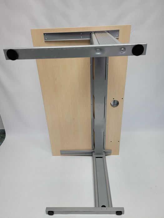 Biurko proste Nowy Styl 140x80 klon z przelotką - b. duża ilość