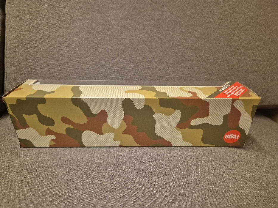 Siku Super S8317 Ciężarówka z czołgiem 1:87.