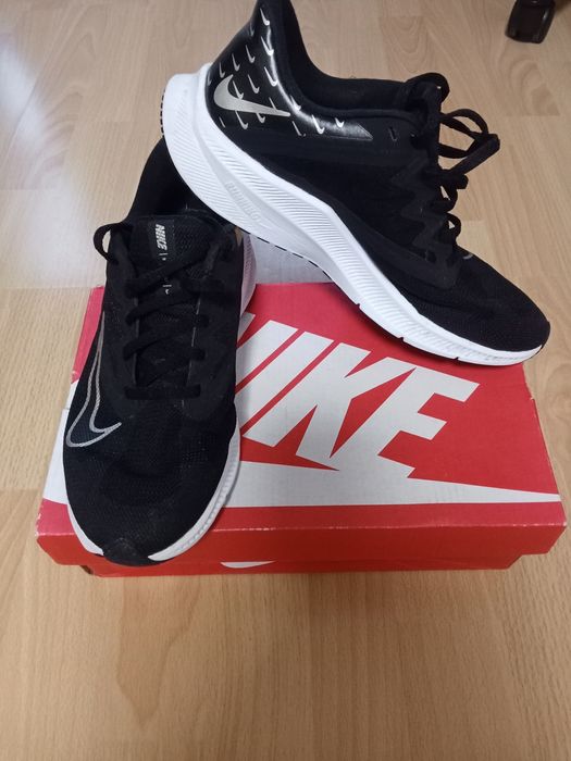 Кросівки Skechers  розмір 38,5