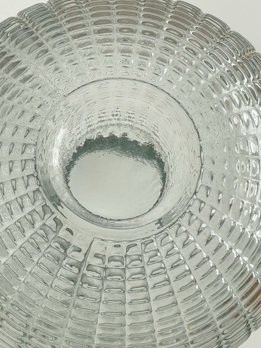 Jarra vidro com relevo tom verde da ZaraHome